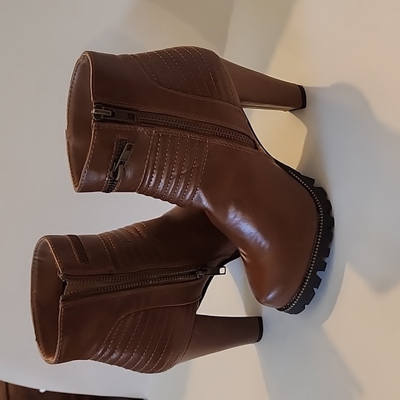 C. Label "Binky" size 5.5 boots.  New - Picture 4 of 8